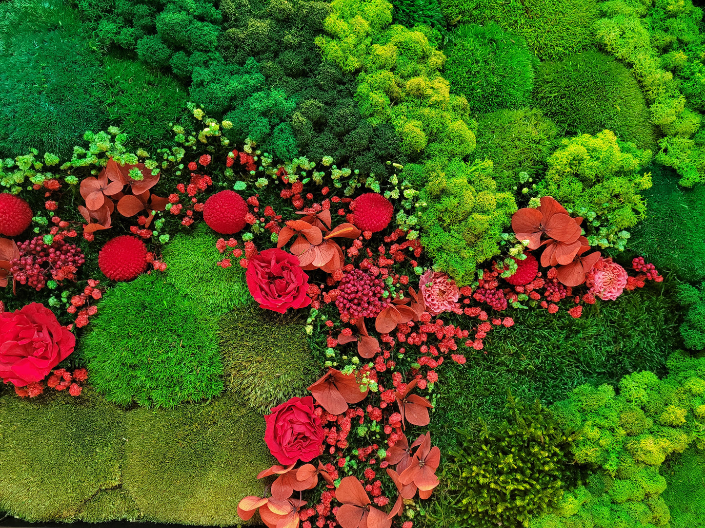 Magical Moss panel with red flowers