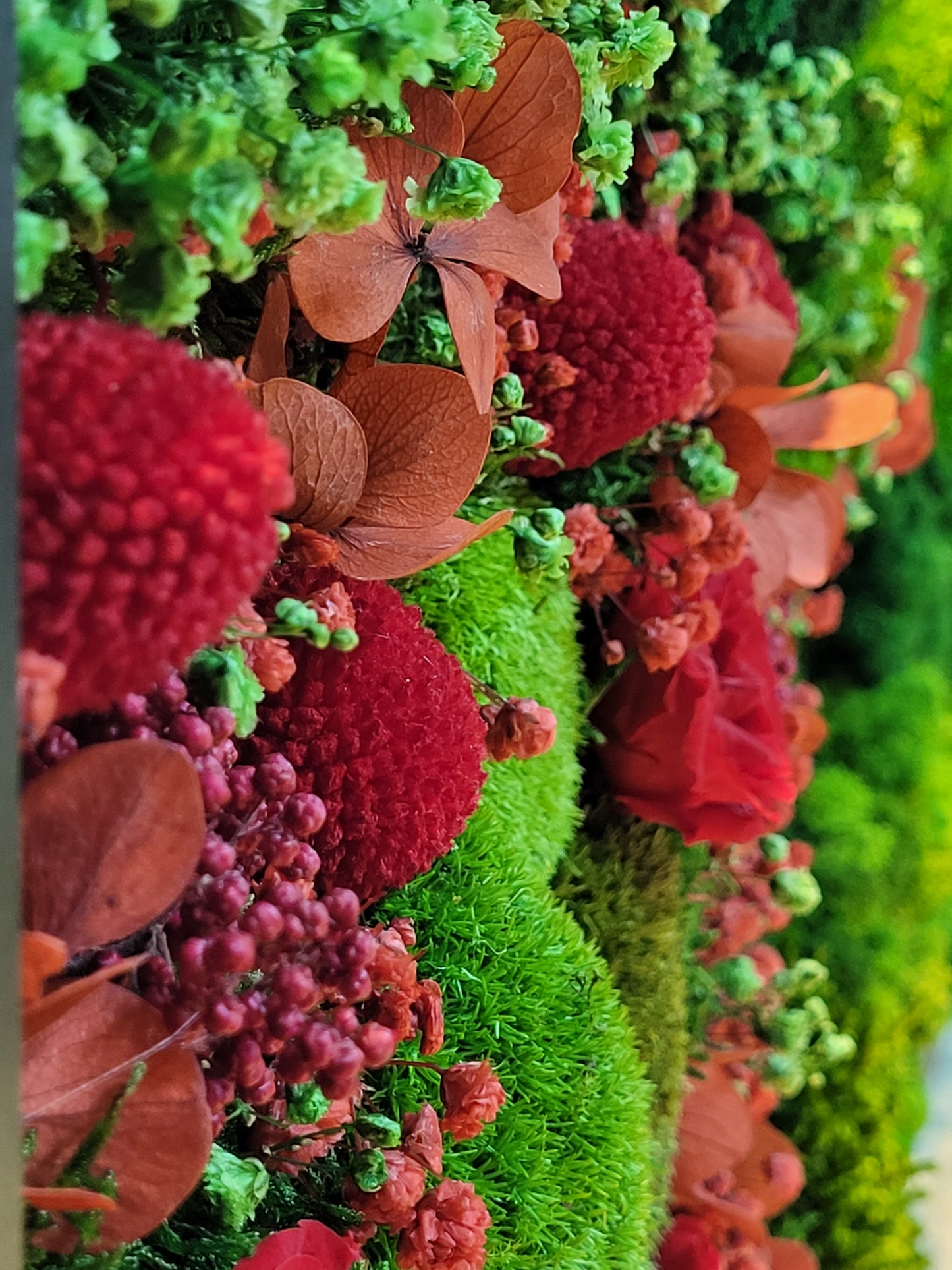 Magical Moss panel with red flowers